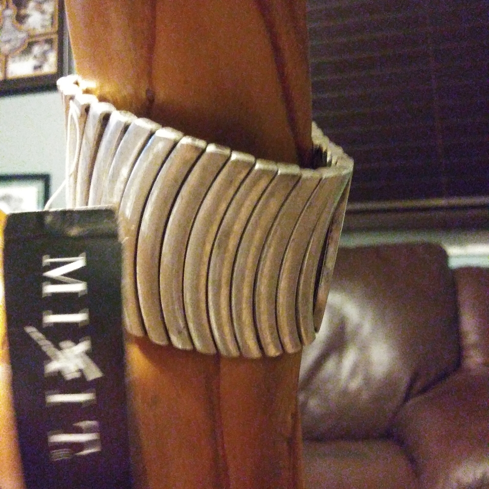 Women's bracelet